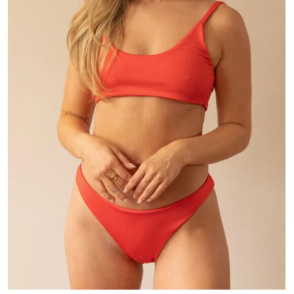 Londre The Bandeau and the Sleek Scrunch Bottoms - Medium - Chili Pepper - Picture 6 of 6